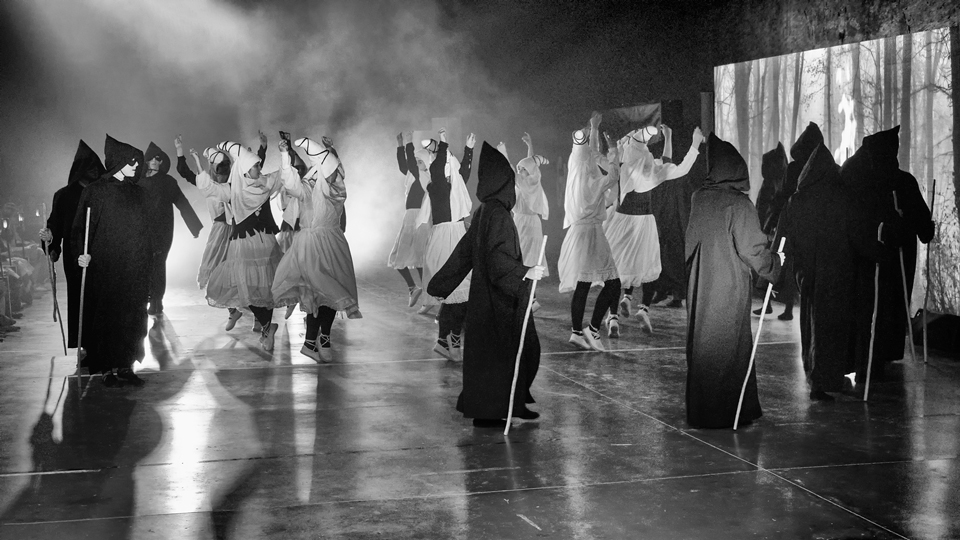 Imágenes de la actuación de Gau Beltza