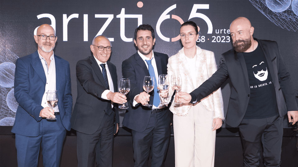 Imagen de un acto de la celebración de 65 años de Arizti